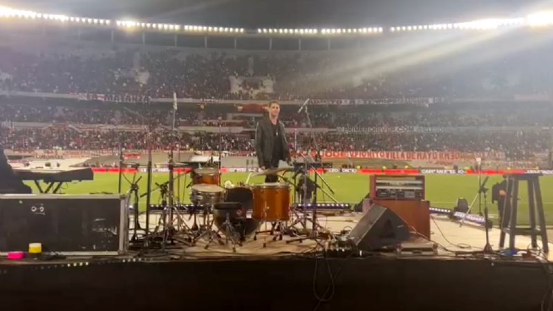 Fabricio Rodríguez interpretó el Himno Nacional en el homenaje a Leonardo Ponzio