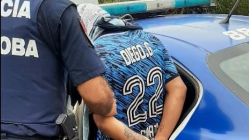 Un joven detenido por golpear a un hombre y robarle su celular