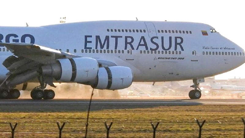 Sobreseyeron a 14 de los 19 tripulantes del avión de Emtrasur retenido en la Argentina