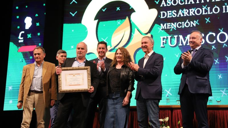 Schiaretti presidió el acto de entrega de los Premios Día de la Industria 2022