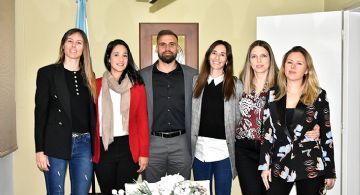 Acá, los jóvenes escribanos