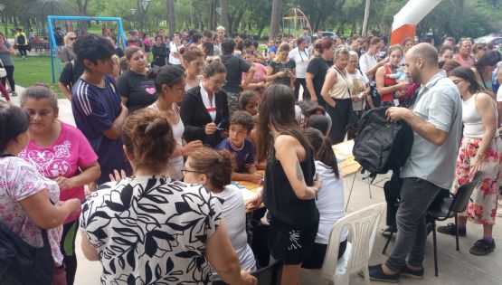 Cerca de 3 mil kits escolares se entregaron en Villa Nueva