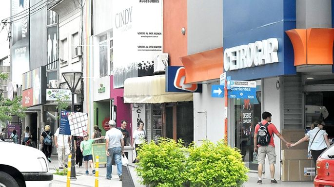 Llega un “happy hour” navideño en comercios