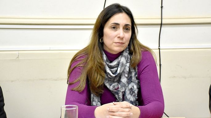 La exconcejal Verónica Navarro apuntó de nuevo contra Gill y la licencia