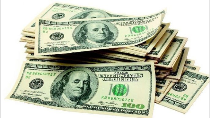 El dólar blue frenó la suba acelerada pero se mantuvo por encima de los 1000