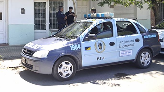 Controlaron a dos sujetos y les incautaron drogas entre sus pertenencias