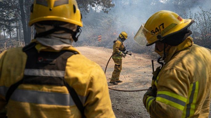 Con 260 efectivos y cinco aviones continuó la lucha contra el fuego