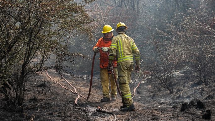 Bomberos trabajan sobre un foco activo y monitorean otros puntos calientes de Córdoba
