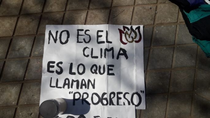 Manifestación local contra los incendios forestales en las sierras