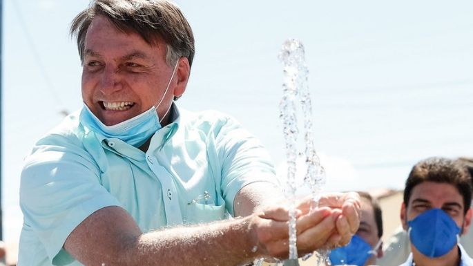 Bolsonaro firma decreto para avanzar con la privatización del sistema de salud público