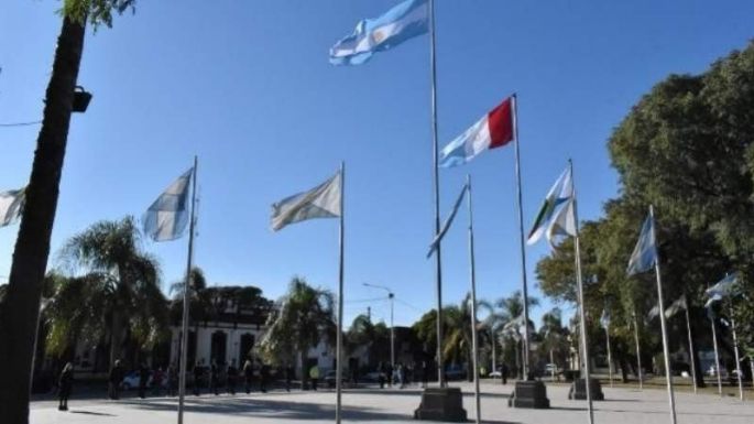 Acto protocolar a la mañana y show de Damián Córdoba por la noche
