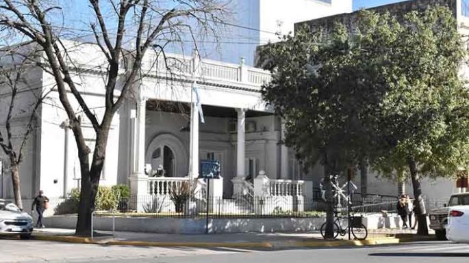 El gremio rechaza lo que considera un “premio” para los dos acosadores