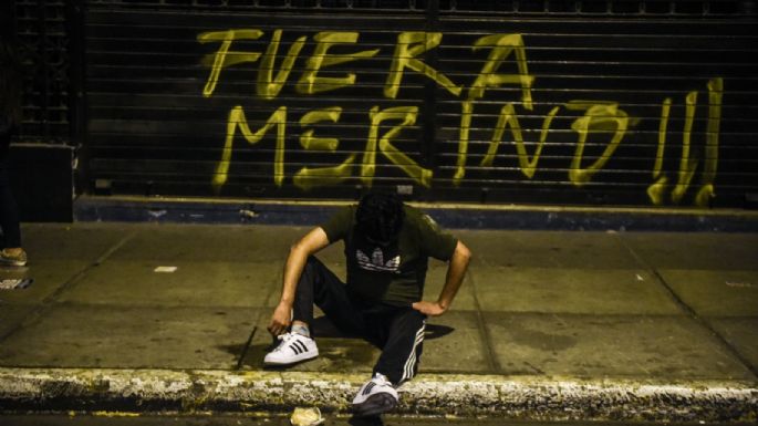 Perú: Tras la muerte de dos manifestantes, renunciaron 12 ministros