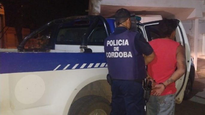 Un joven fue detenido por arrebatarle la mochila a una mujer en plena calle