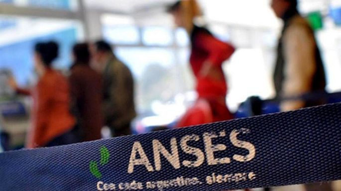 El Gobierno anunció un refuerzo de $20 mil en las asignaciones familiares por hijo
