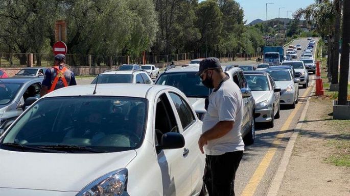 Importante transito de vehículos en los valles turísticos de Córdoba