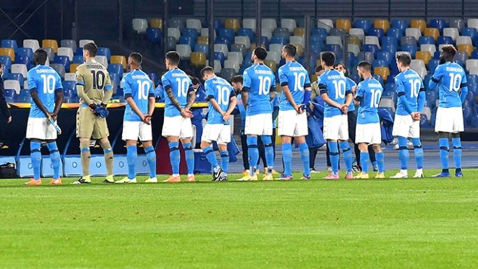 Napoli ganó y homenajeó a su máximo referente y figura
