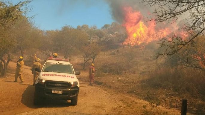 Combaten incendios forestales en distintas zonas de Córdoba
