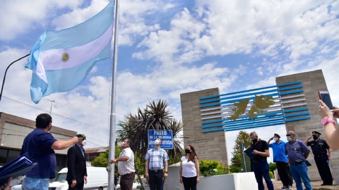 Conmemoraron en la ciudad el bicentenario del primer izamiento de la bandera nacional en Malvinas