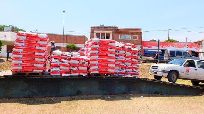 Entregaron alimento para animales en las zonas de los incendios