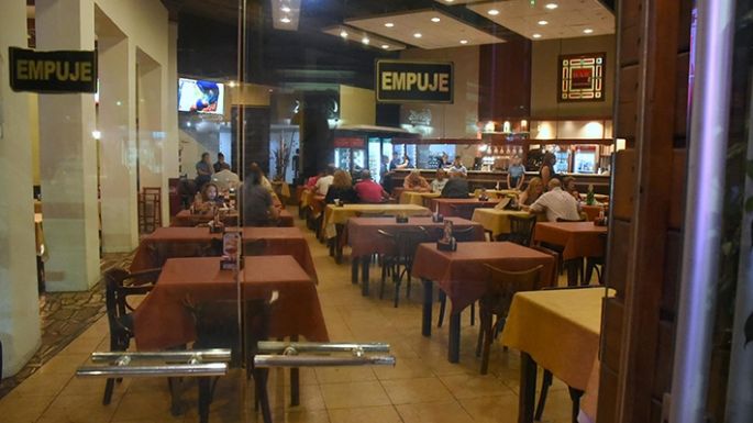 Se extienden los horarios y habilitan reuniones de hasta 20 personas