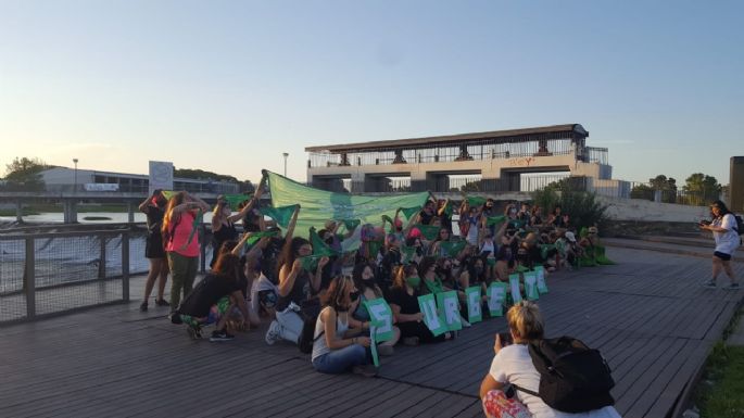 "Pañuelazo" en la Costanera en apoyo a la Ley de Interrupción Voluntaria del Embarazo