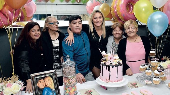 Aceptan como querellante a una hermana de Maradona representada por Morla