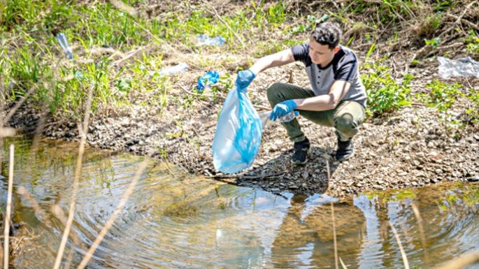 Limpieza colectiva a la vera del río