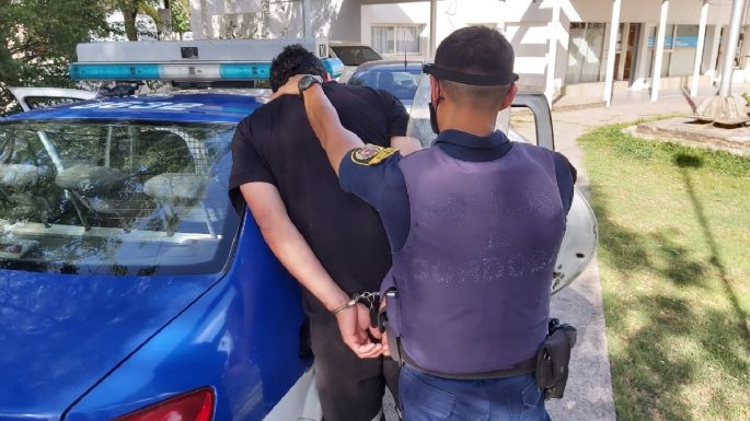 Un detenido por incumplir la restricción con su expareja, quien activó el botón antipánico