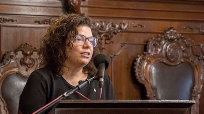 Vizzotti: Se ultiman detalles "para aprobar vacuna rusa en mayores de 60"