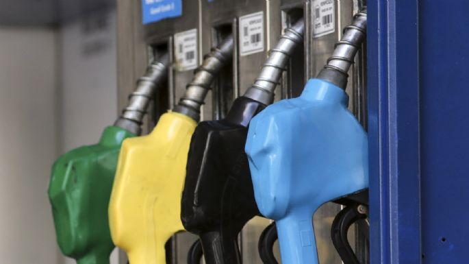 Congeló el precio de los combustibles