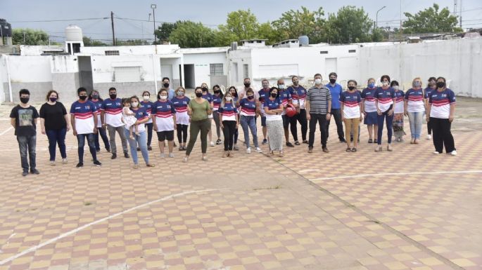 Terminalidad: más de 150 jóvenes y adultos concluyeron la secundaria y reciben las remeras “de la promo”