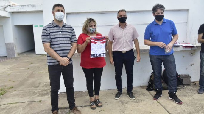 Terminalidad: más de 150 jóvenes y adultos concluyeron la secundaria y reciben las remeras “de la promo”