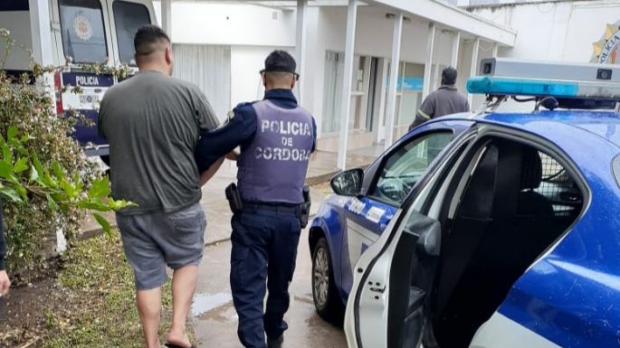 Su propia familia lo denunció y luego amenazó a los policías