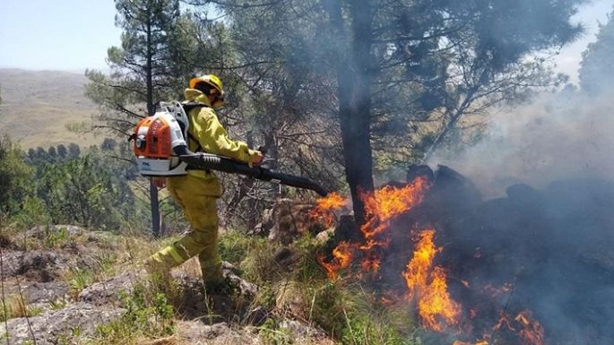Fuego en las sierras y en una escuela