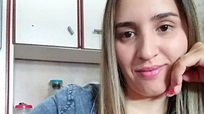 Apuñaló a su mujer en el auto