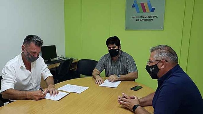 Firmaron contrato para pavimentar el Evita, en un lapso de tres meses