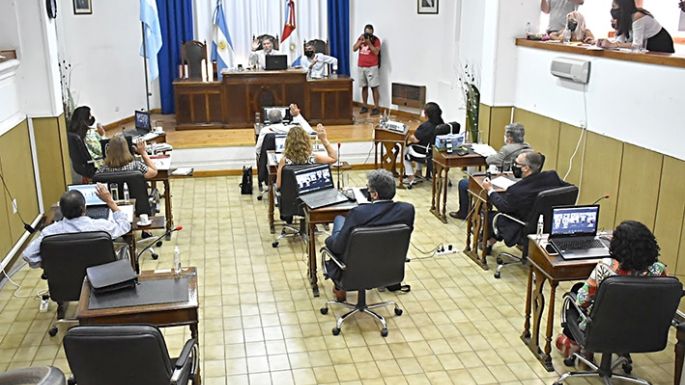 Gill obtuvo una nueva licencia y la oposición volvió a pedir elecciones