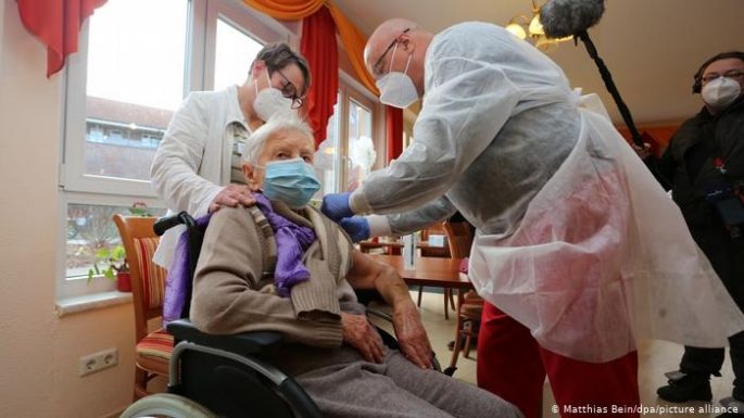 Países de la Unión Europea comenzaron a vacunar contra el coronavirus