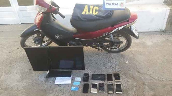Incautaron celulares, chips y tarjetas de débito en el marco de allanamientos interprovinciales