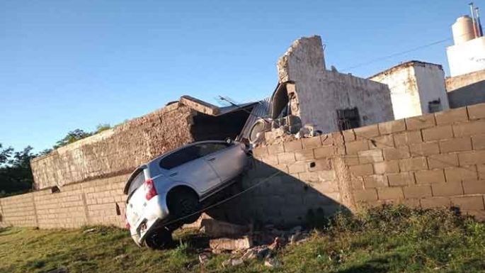 Se fracturó una mujer al colisionar dos motos