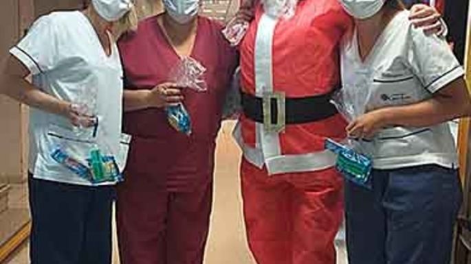 Una “Mamá Noel” solidaria recorrió las clínicas locales durante Navidad