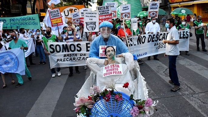 Médicos marcharon por mejores salarios y condiciones laborales