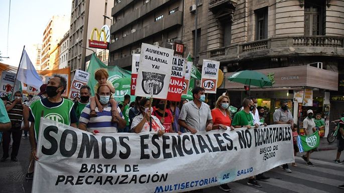 Médicos marcharon por mejores salarios y condiciones laborales