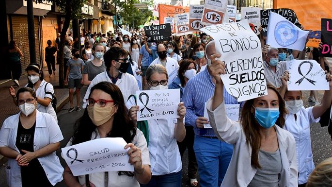 Médicos marcharon por mejores salarios y condiciones laborales