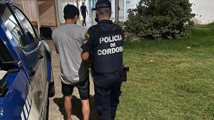 Uno intentó robar una moto y el otro la batería de un camión