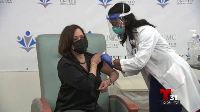 Kamala Harris también se vacunó