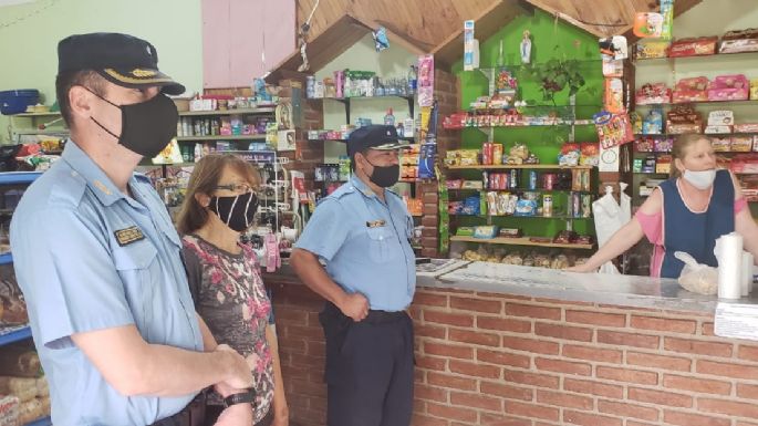 La Departamental de Policía recorrió los calles y visitó a vecinos y comerciantes