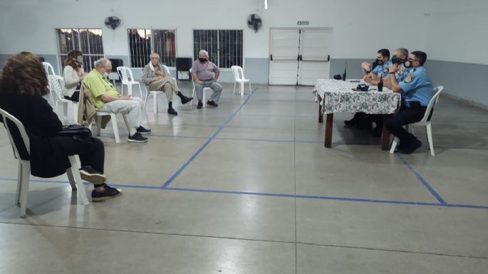 Autoridades policiales se reunieron con vecinos del barrio General Paz