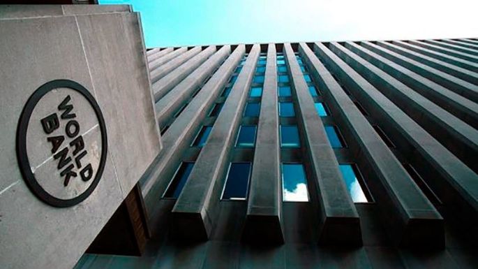 Destaca la baja de la inflación, pero alerta sobre la caída de la economía